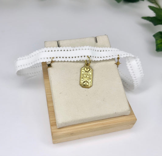 Choker bianco con occhio di protezione